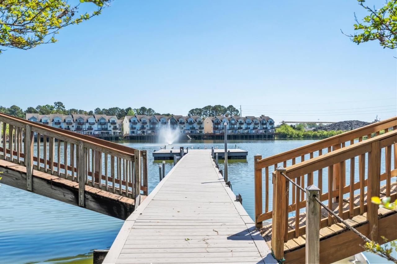 ☆Live On The Water! Lake Palmetto Palm W/ Patio - 10Min To Downtown & Beaches☆ Charleston Exterior photo