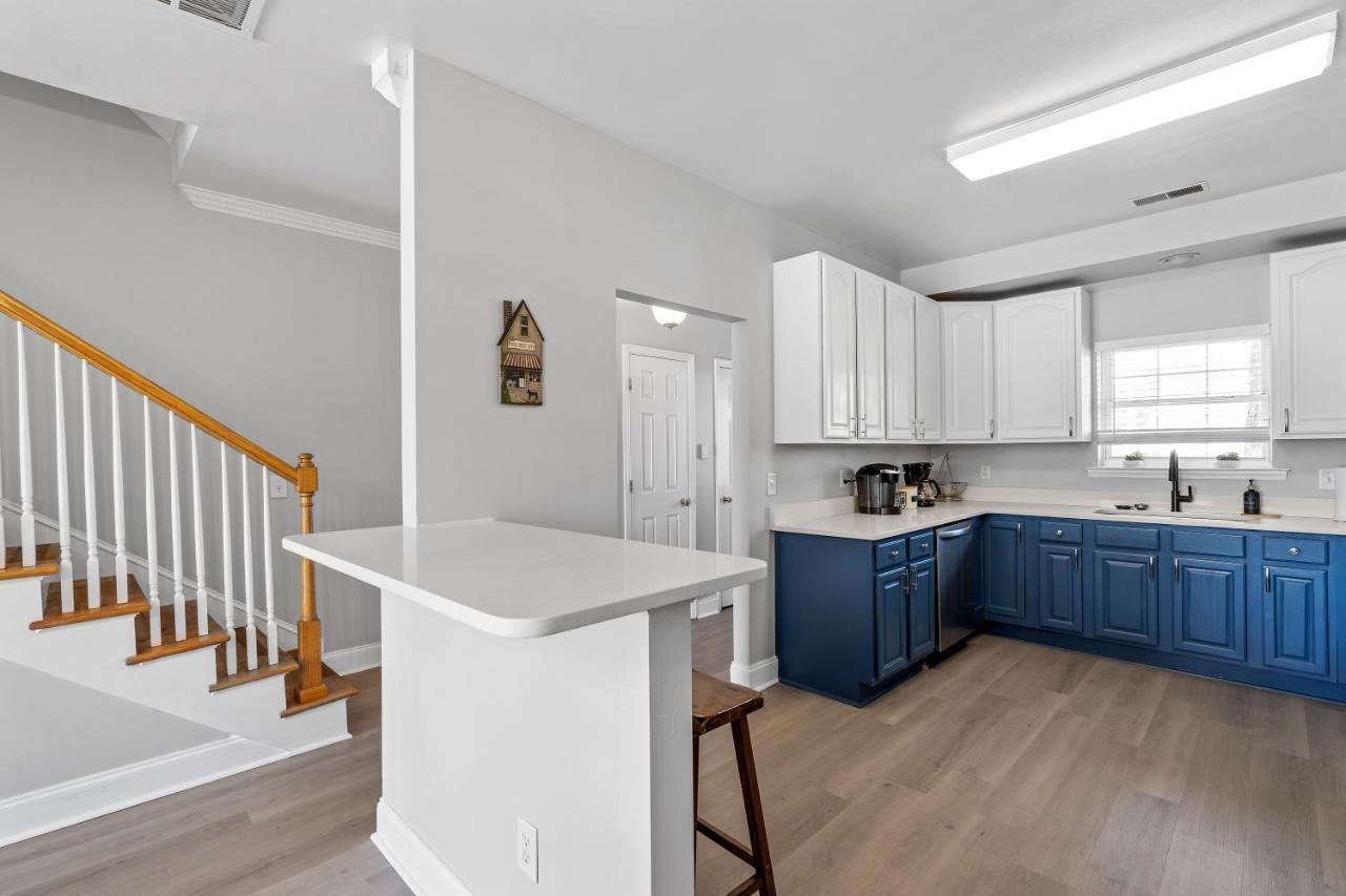 ☆Live On The Water! Lake Palmetto Palm W/ Patio - 10Min To Downtown & Beaches☆ Charleston Exterior photo
